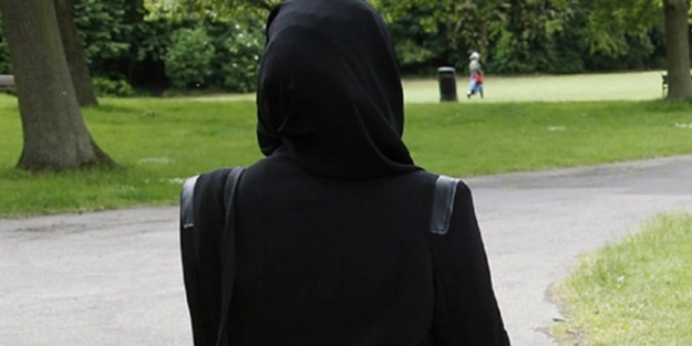 Avustralya’da Müslüman kadına yumruklu saldırı