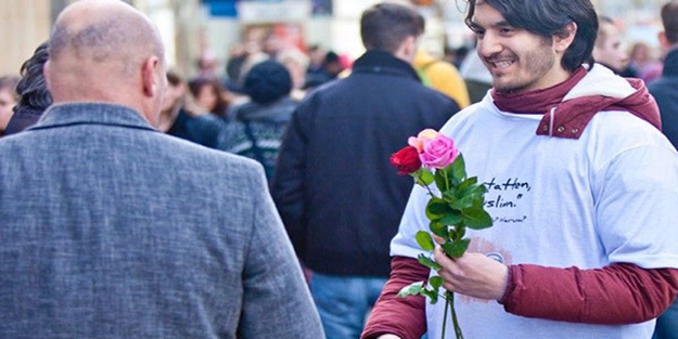 Avustralyalı Türklerden ‘Buyurun Ben Müslümanım’ kampanyası