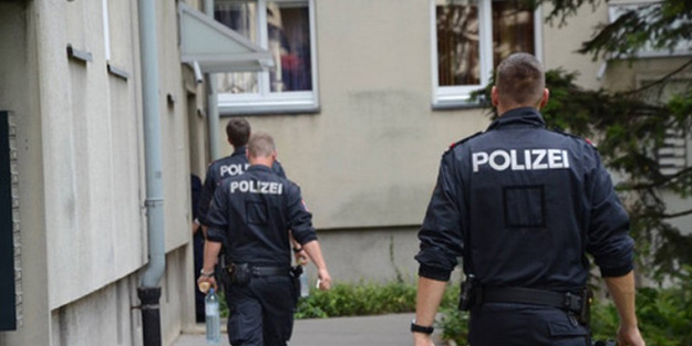 Şoke eden görüntü! Avusturya polisi İstanbul sokaklarında