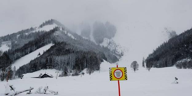 Avusturya'da 30'un üzerinde çığ düştü! Çok sayıda ölü var