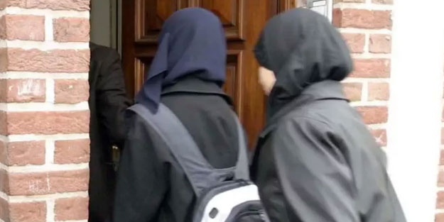 Avusturya'da başörtüsü yasağında geri adım