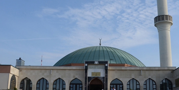 O ülkede bütün camiler kapanabilir!