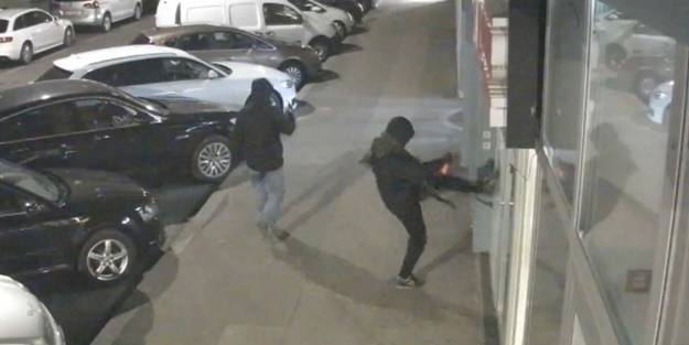 Avusturya'da camiye alçak saldırı!