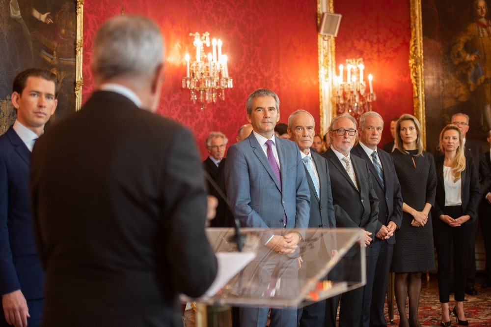 Avusturya’da geçici hükümet göreve başladı 