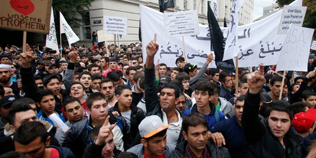 'Müslümanlara baskı yasa tasarısı' komisyonda!