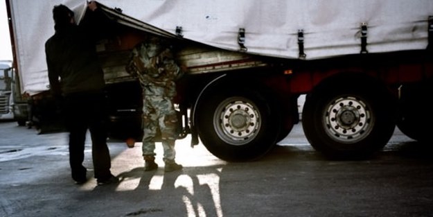 Kamyon kasasında 50 ceset bulundu