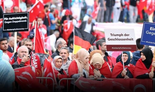 Avusturya'dan darbe karşıtı Türklere küstah tehdit