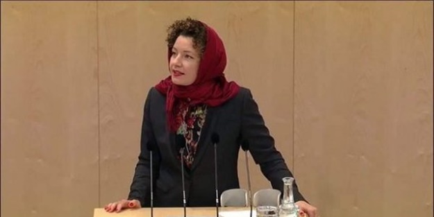 Avusturya meclisinde başörtüsü protestosu