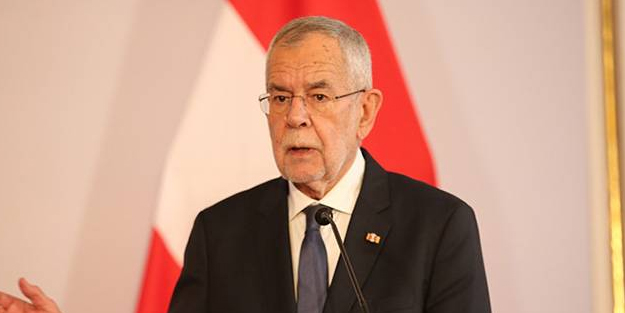 Avusturya'nın yeni cumhurbaşkanı Alexander Van der Bellen kimdir, kaç yaşında?