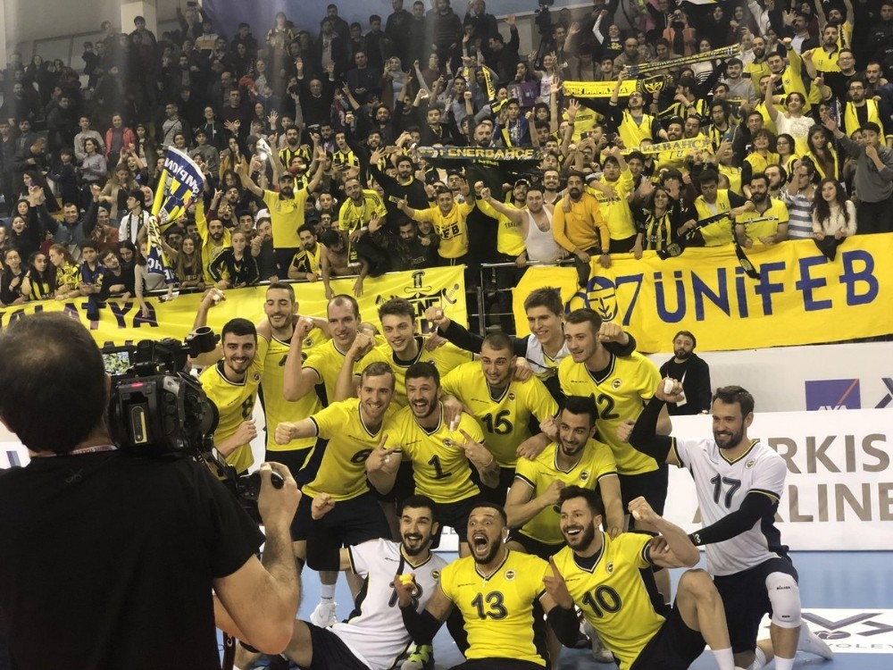 AXA Sigorta Erkekler Kupa Voley: Halkbank: 1 - Fenerbahçe: 3 