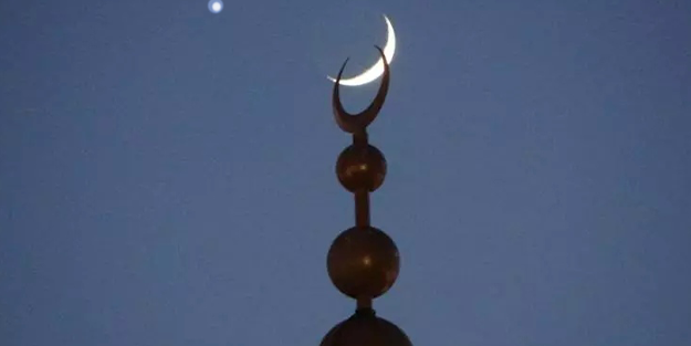 Ay ve yıldız buluştu! Gökyüzünde enfes Türk Bayrağı