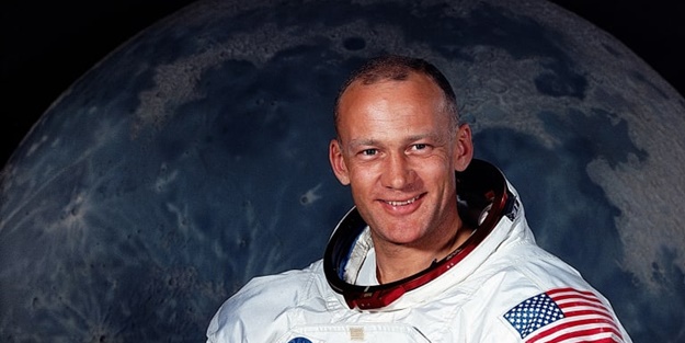 Ay'a ayak basan ikinci astronot, 93 yaşında dünyaevine girdi