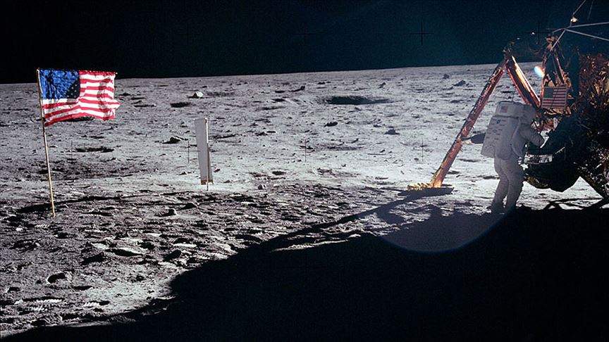 Ay’a ayak basma hedefi, bilimsel değil siyasi güdülerle şekillendi