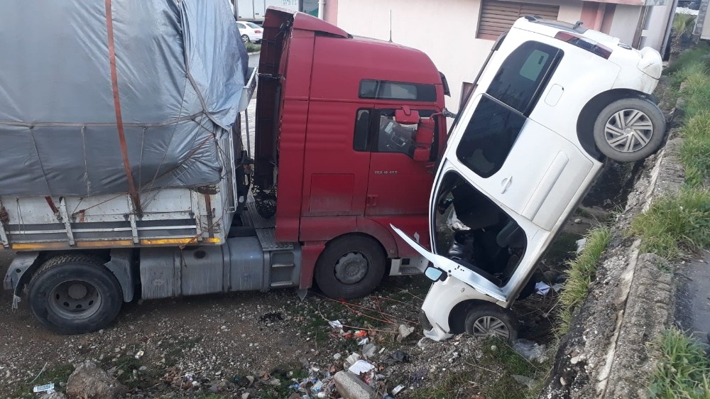 Ayağına kramp giren sürücü ölümden döndü 