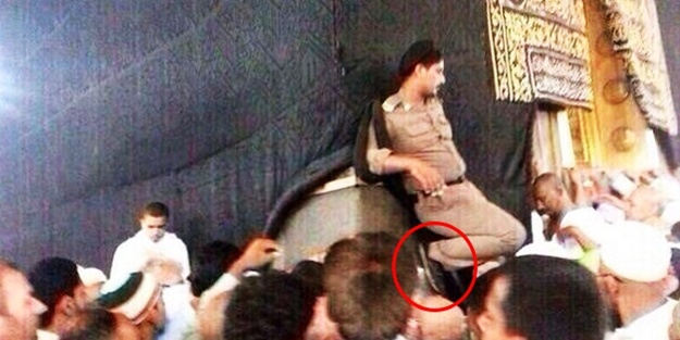  Ayağını Kabe'ye yaslayan polise soruşturma