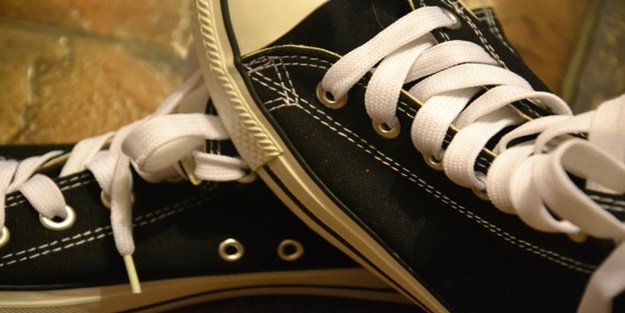 Ayakkabı bağcıklarını böyle temizleyin