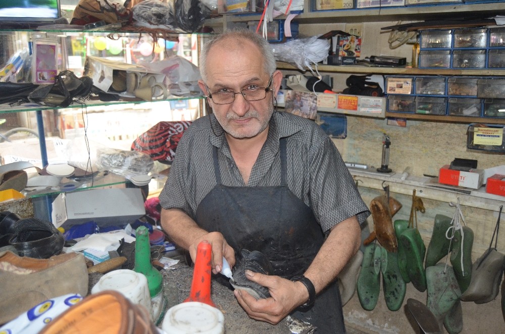 Ayakkabı tamircileri çırak bulamıyor 