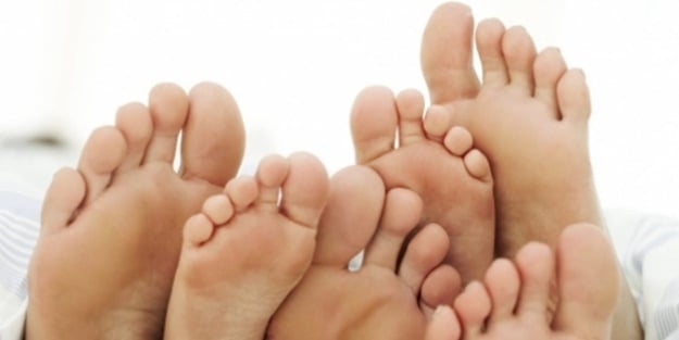Ayaklarınız mı kokuyor? Çözümü çok basit...