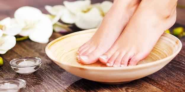 Ayaklarınızı sirkeli suda bekletmenin faydaları nelerdir?