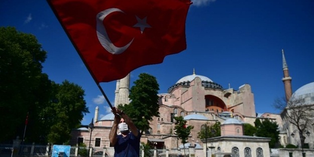 Ayasofya açıldı, Yunan medyası çıldırdı! Böyle duyurdular