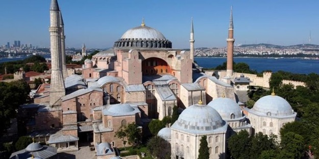 Ayasofya açılırken neredeydiler? İYİ Parti'nin yazarı yıllar sonra Fatih'e sahip çıktı!