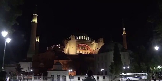 Ayasofya Camii'nde sela sesleri