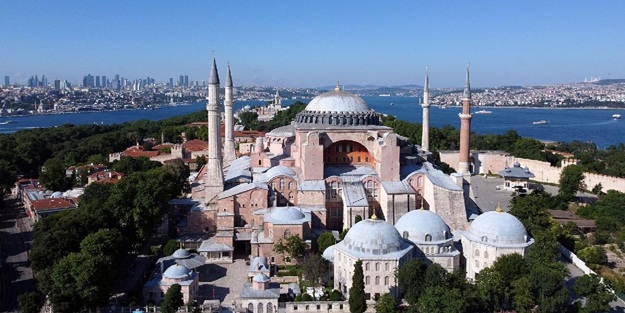 Ayasofya Camii'ne baş imam olarak profesör atandı