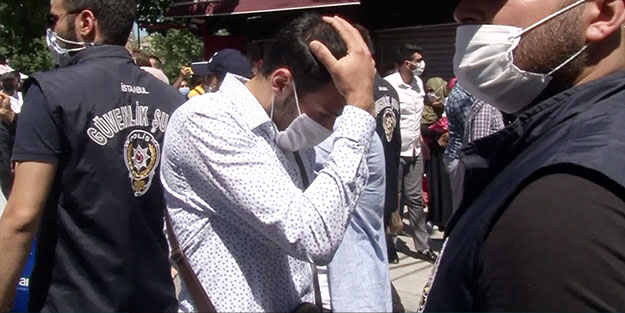 Ayasofya Camii’ne giremedi, gözyaşlarına boğuldu