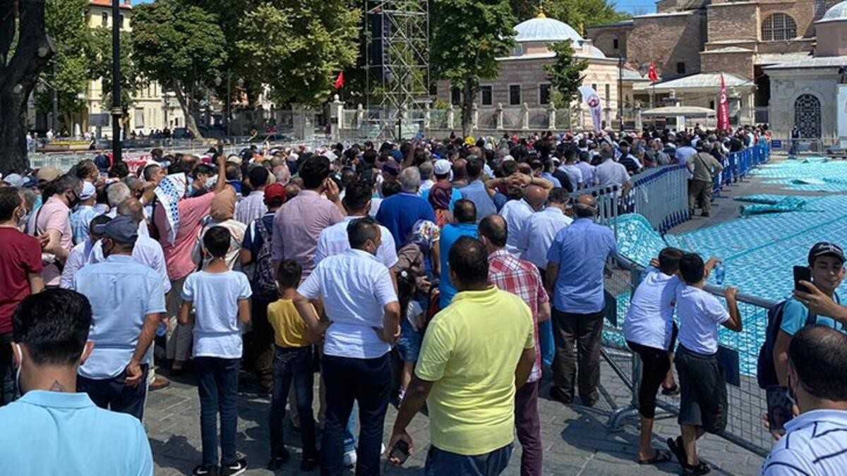 Ayasofya Camii’ne ziyaretçi akını