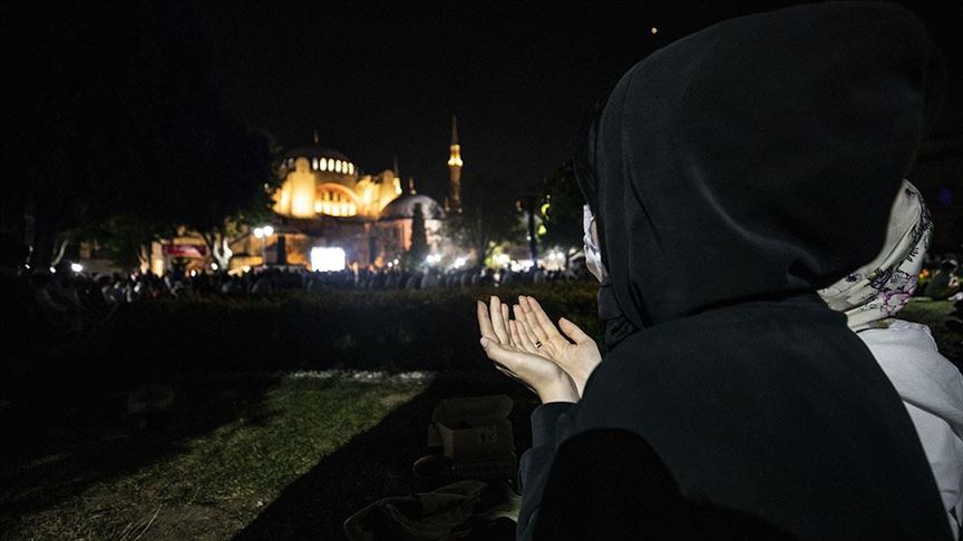 Ayasofya-i Kebir Cami-i Şerifi'nin ibadete açılışı Kuveytlileri de sevindirdi