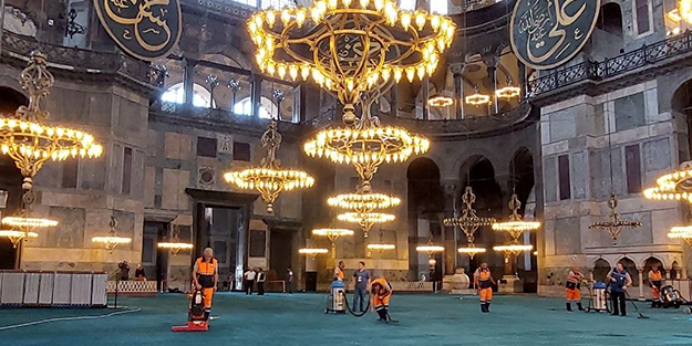 Ayasofya-i Kebir Camii’nde bayram mesaisi