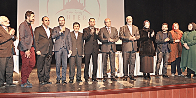 Ayasofya açılmalı