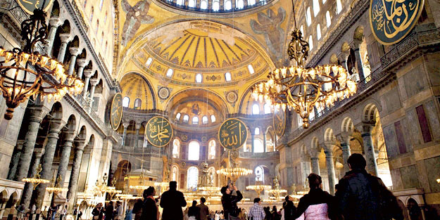 Ayasofya’da Kur’an ziyafeti