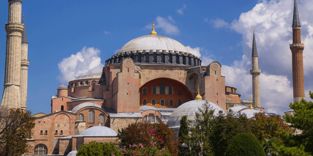 Ayasofya’nın açılmasına ‘felaket’ demişti… Sözcü’nün ‘cami’ haberi pes dedirtti!
