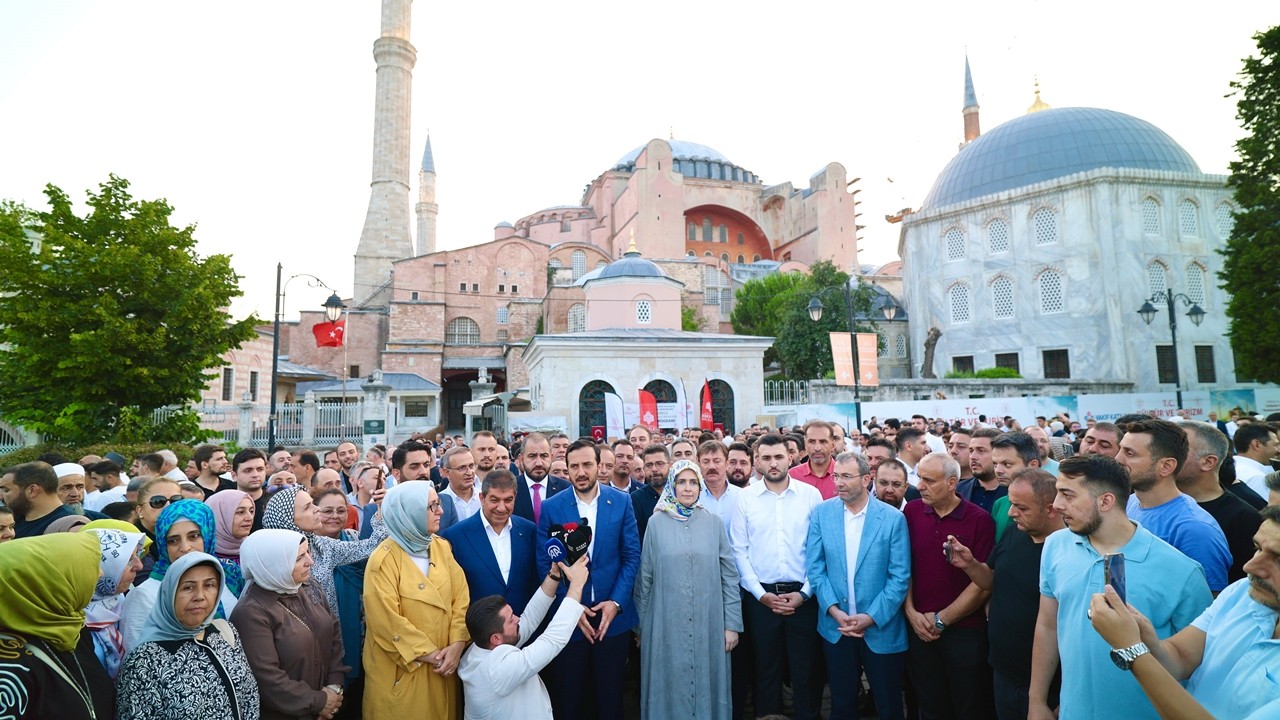 Ayasofya’nın ibadete açılışının 5. yılında sabah namazında dualar Gazze ve tüm mazlumlar için yükseldi