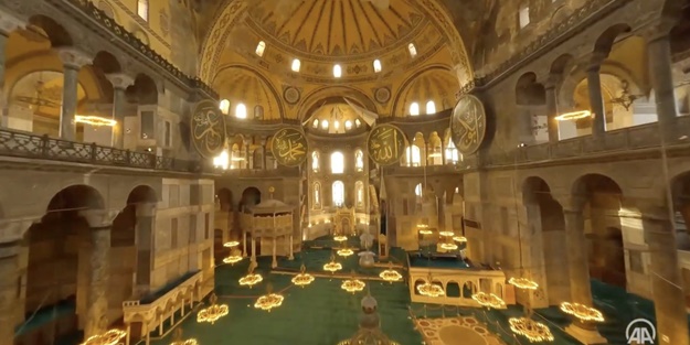 Ayasofya'nın izleyenleri büyüleyen görüntüsü!