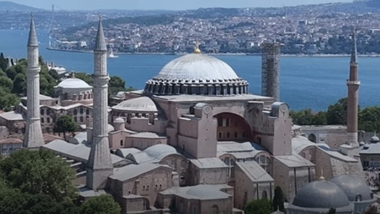 Ayasofya'nın kapısını kırmıştı: Cezası belli oldu!