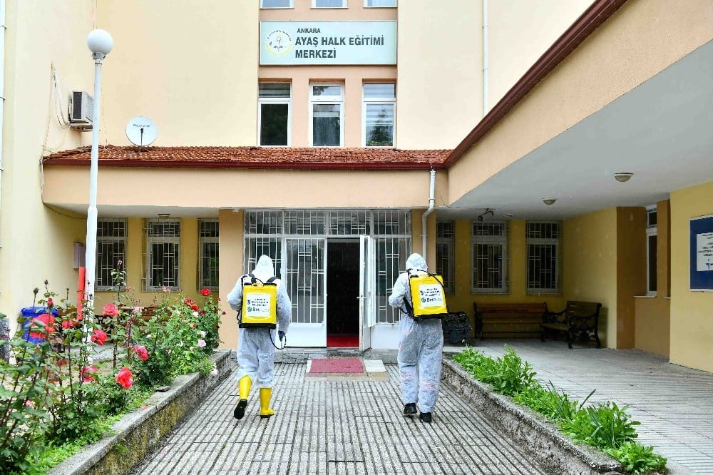Ayaş’ta halkın yoğun kullandığı alanlarda dezenfeksiyon 