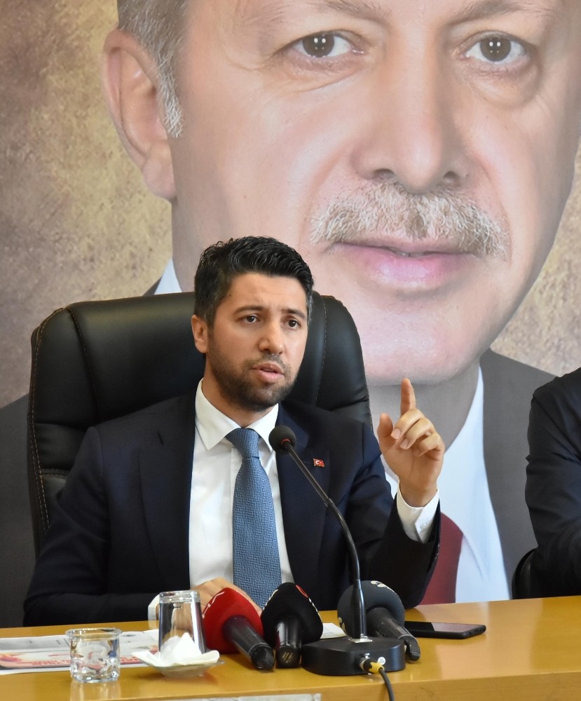 Ay’dan CHP’lilere sert tepki 