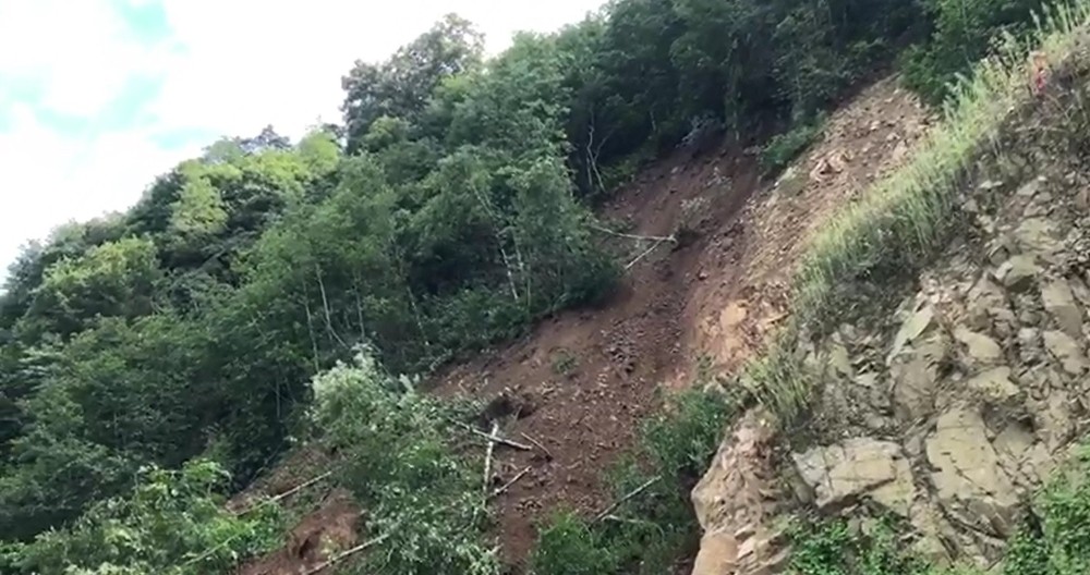 Ayder Yaylası yolunda heyelan 