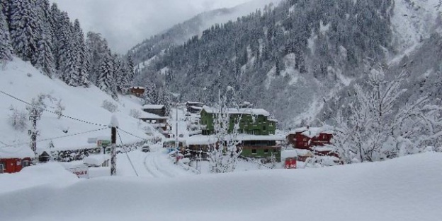 Ayder Yaylası'nda kar yağışı