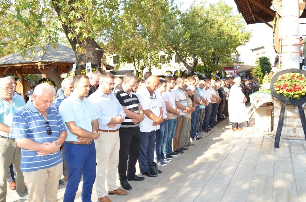 Aydın Baro Başkanı Bozkurt’un annesi toprağa verildi 