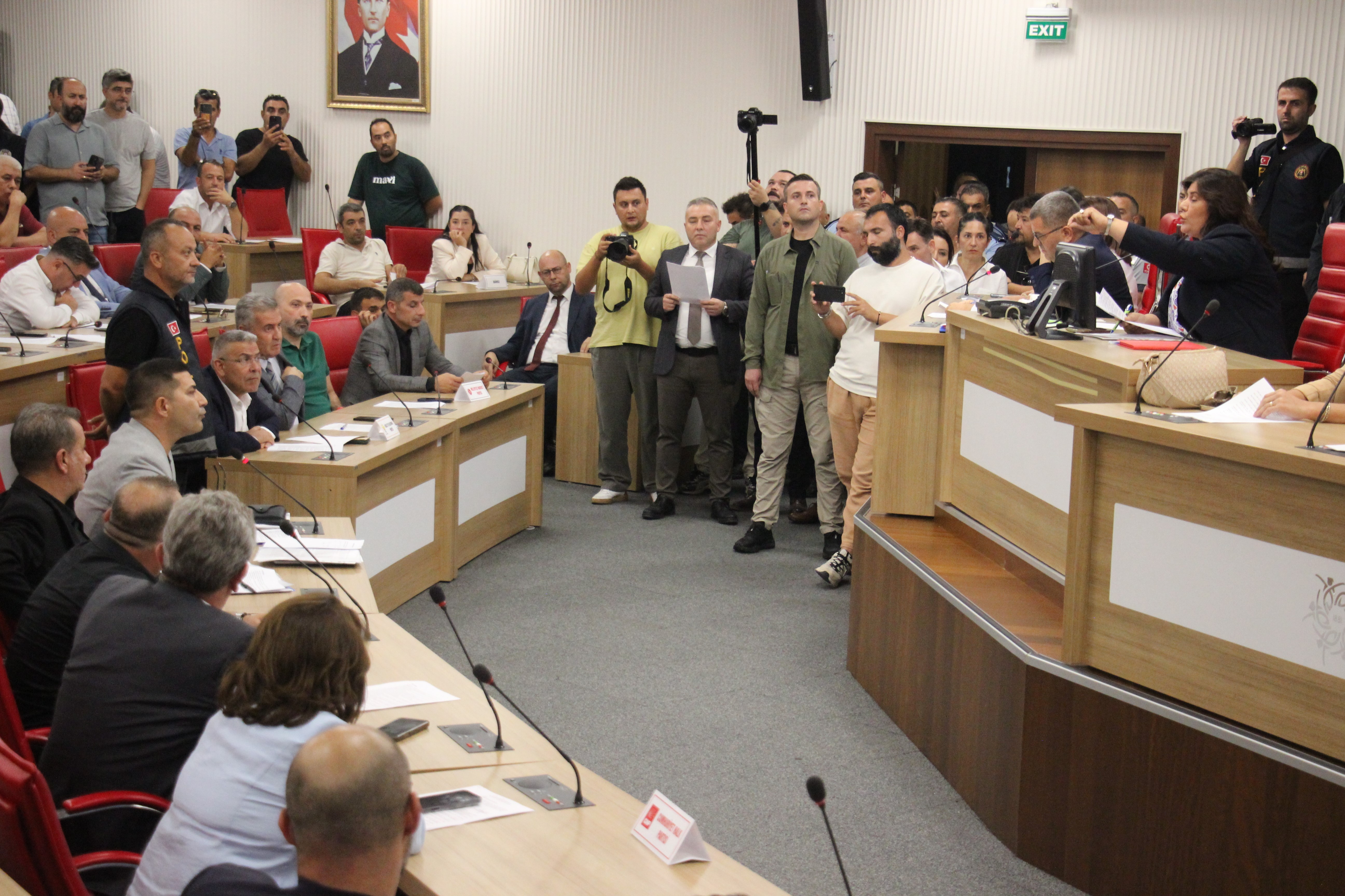 Aydın Büyükşehir Belediye Meclisi’nde gerginlik! Oturum ikinci kez ertelendi