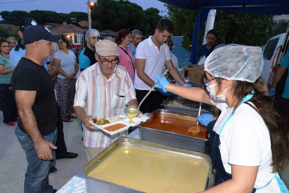 Aydın Büyükşehir Belediyesi iftar sofraları kuruyor 