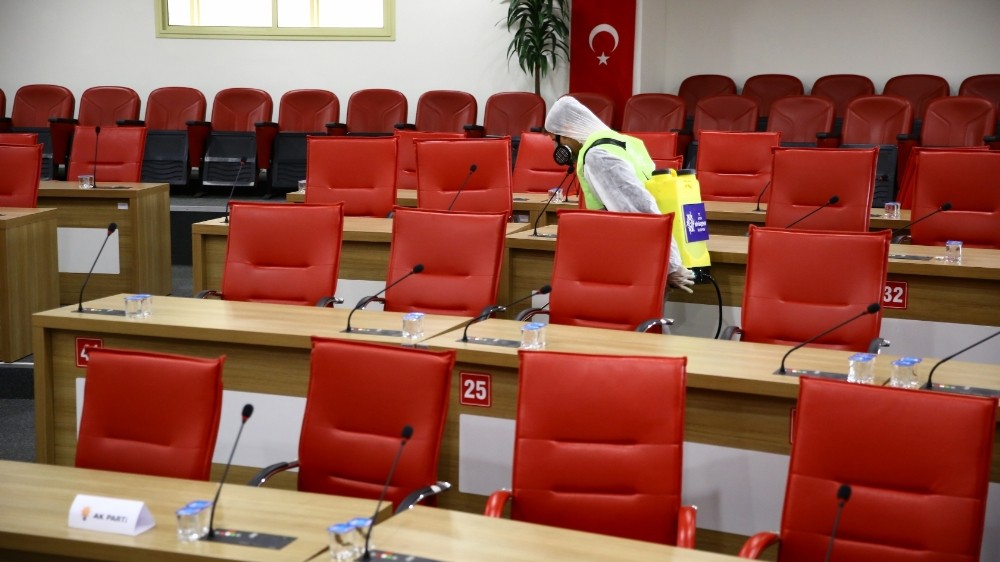 Aydın Büyükşehir Belediyesi meclis salonunu dezenfekte etti 