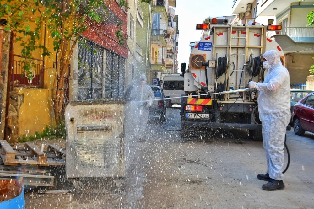 Aydın Büyükşehir ekipleri evde kalanlar için sokağa çıktı 