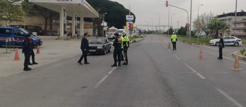 Aydın-Denizli il sınırındaki Buharkent’te geçişlerde denetim 