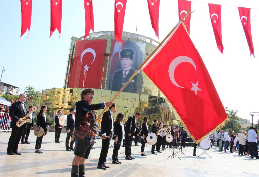 Aydın efeleri kurutuluş gününü coşkuyla kutladı 