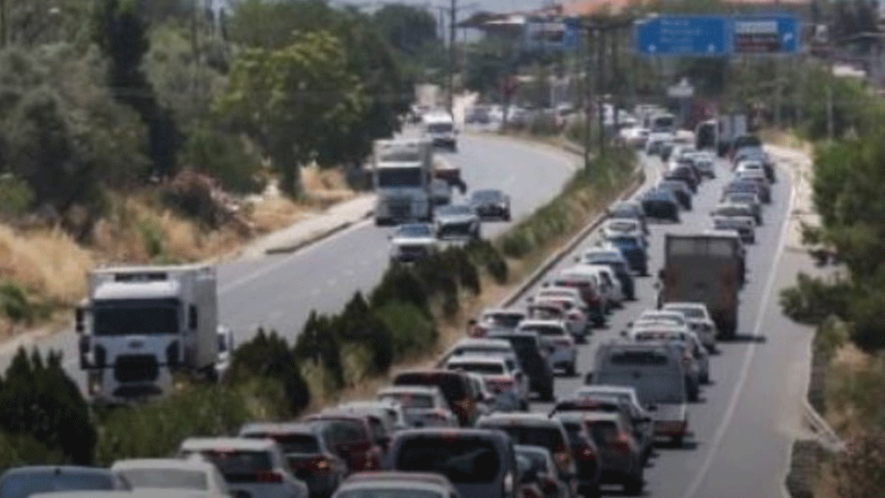 Aydın-Muğla arası 60 km araç kuyruğu oluştu!