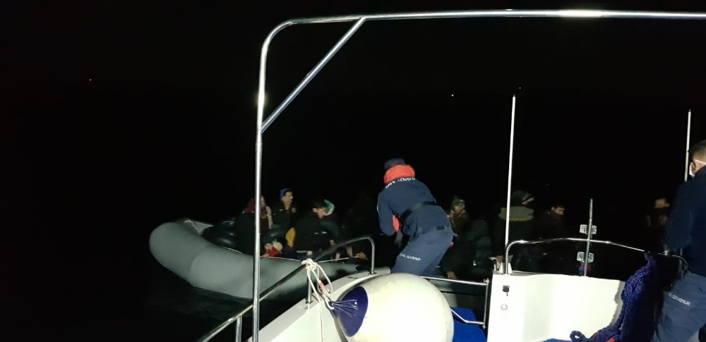 Aydın sçıklarında 55 düzensiz göçmen kurtarıldı 